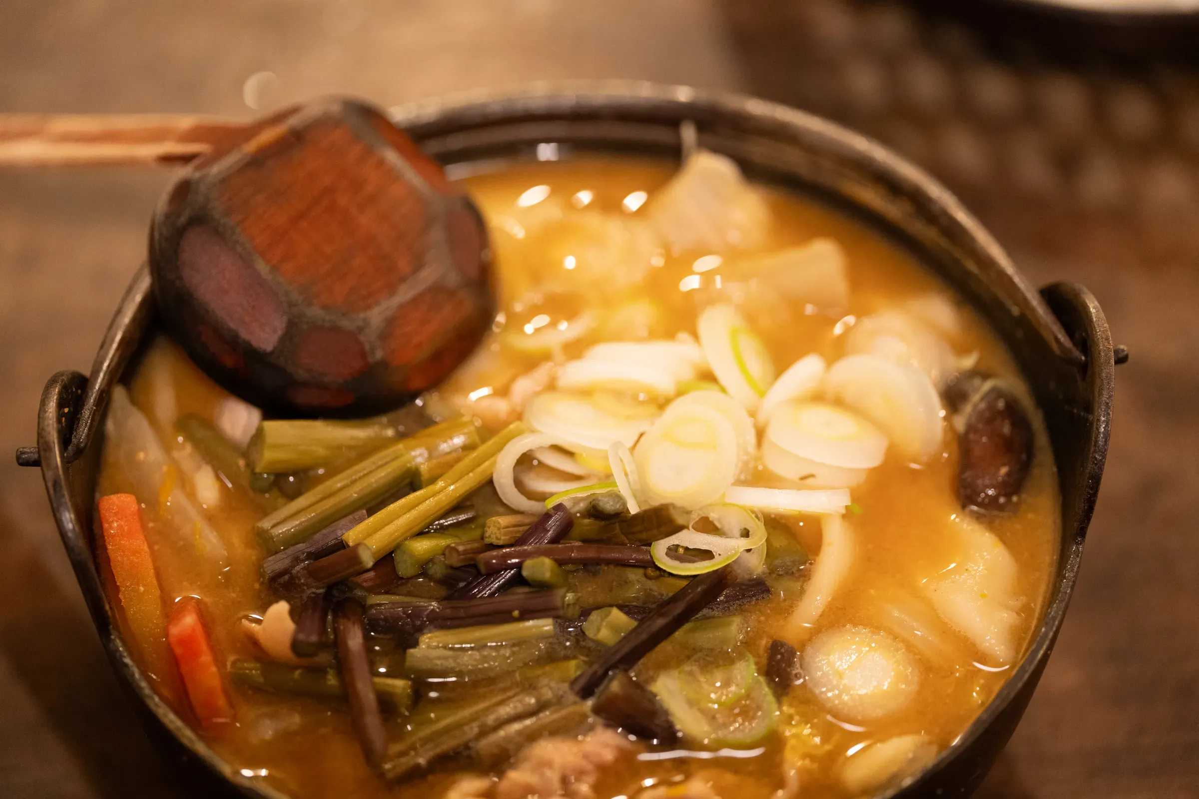 ほうとう的另一个角度，蘑菇和蔬菜炖得恰到好处