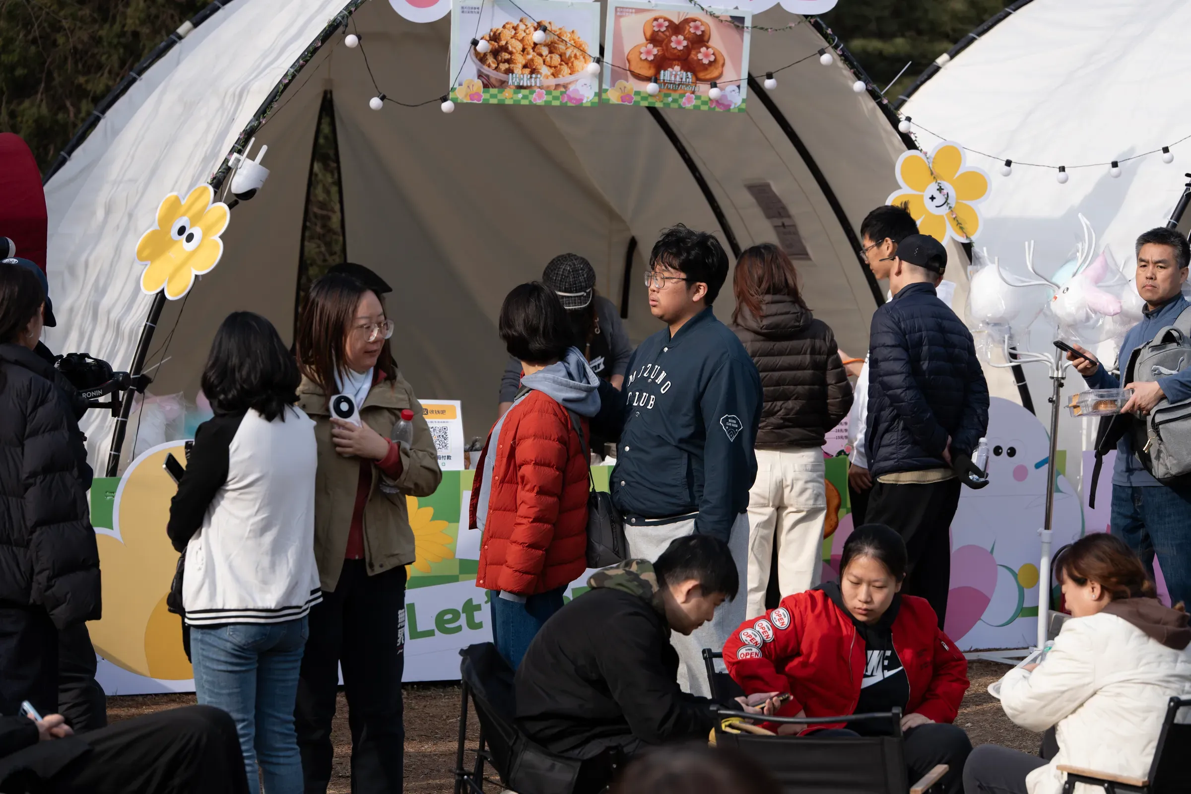 粉色气球花里的合影